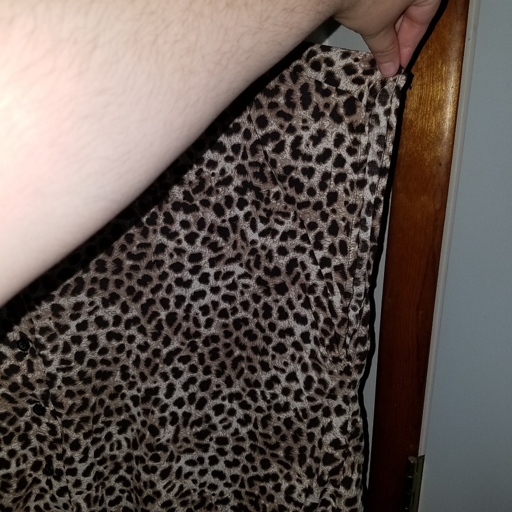 Torrid Leopards Short Sleeve Button Up - Picture 4 of 6
